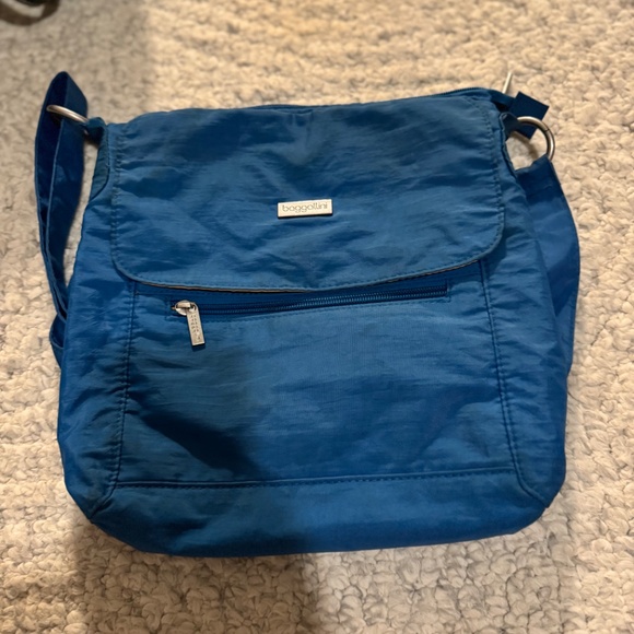 Selling shoes and bags - Picture 9 of 16